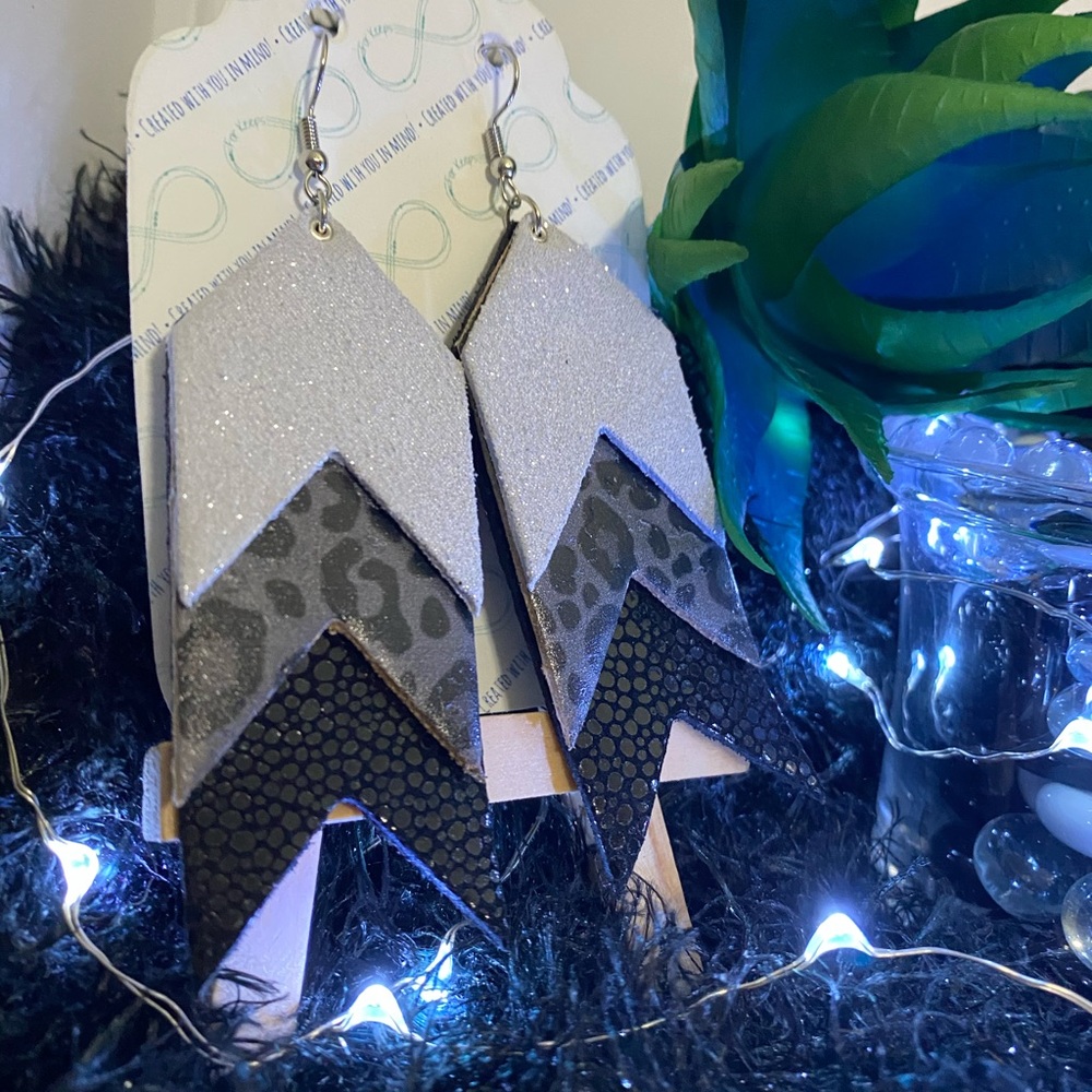 Triple layer leather ribbon earrings